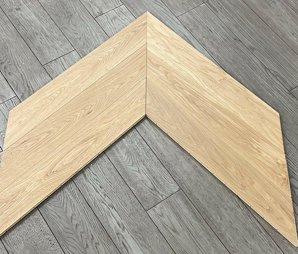 Natural - Vidar 5" x 3/4" Chevron American Oak Engineered Hardwood T&G