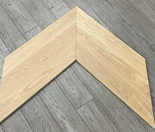 Natural - Vidar 5" x 3/4" Chevron American Oak Engineered Hardwood T&G