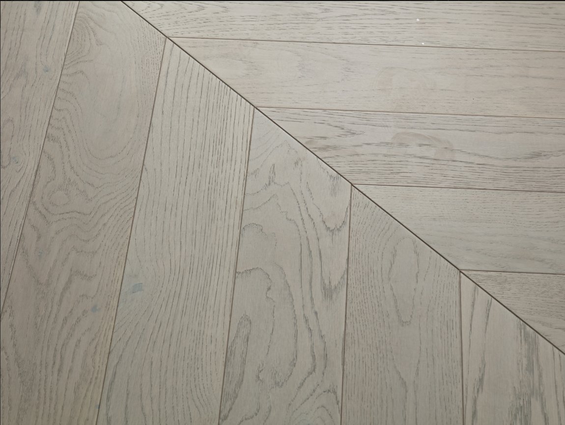 Snowflake - Vidar 5" x 3/4" Chevron American Oak Engineered Hardwood T&G