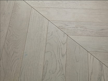 Snowflake - Vidar 5" x 3/4" Chevron American Oak Engineered Hardwood T&G