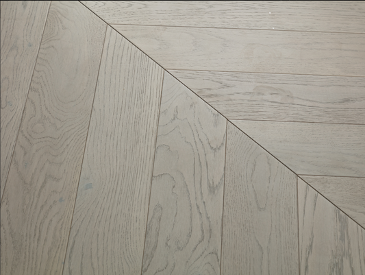 Snowflake - Vidar 5" x 3/4" Chevron American Oak Engineered Hardwood T&G